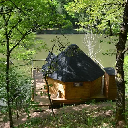 Les Cabanes De La Ferme Du Duzou Prázdninový dům *